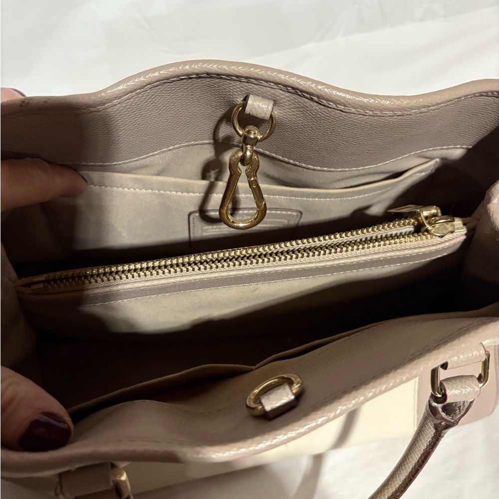 Coach Cream and Tan Leather Handbag - Picture 7 of 15